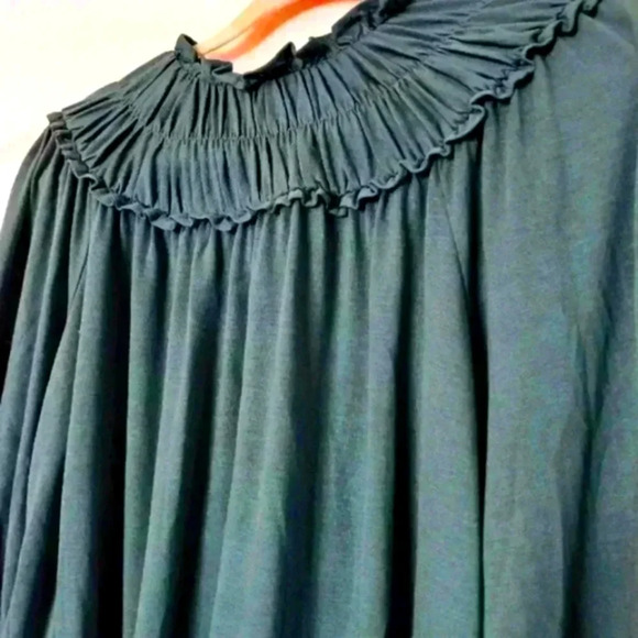 Ann Taylor Balloon sleeve green Topneck long sleeve blouse. - Picture 4 of 8